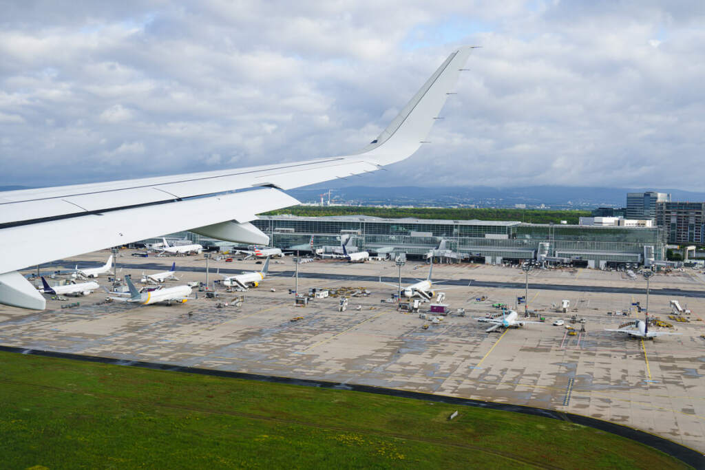 widok z samolotu na lotnisko we Frankfurcie